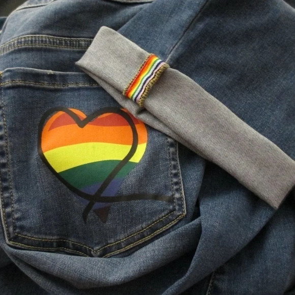 Lane Bryant Mid-Rise Boyfriend Capris Pride Rainbow Heart Plus Capri Siz… - Picture 8 of 10